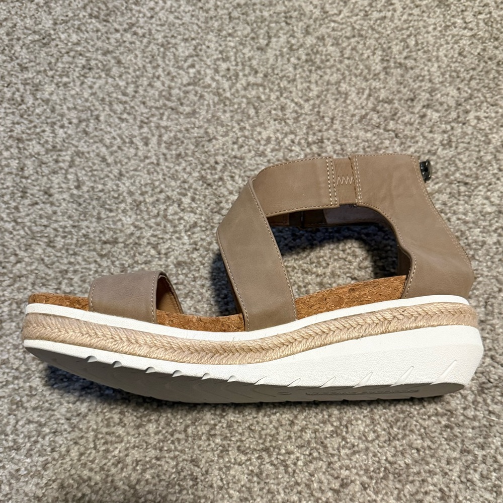 NWOT Adrienne Vittadini Cape May Wedge - Picture 3 of 7